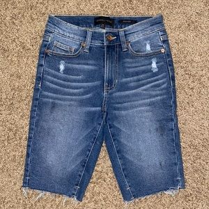 Kendall + Kylie Bu Short